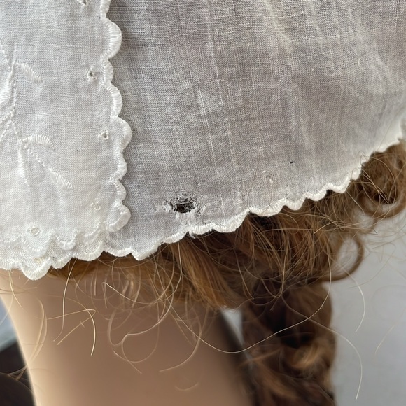 Antique/Victorian era light cotton/linen, embroidered, cap/bonnet - Picture 4 of 9